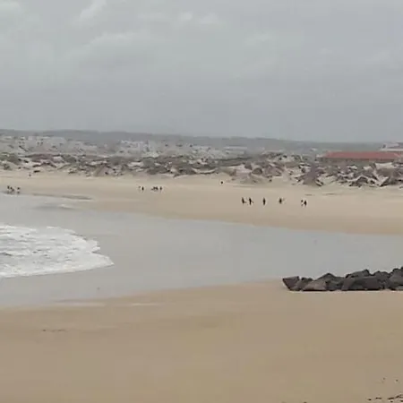 Peniche...entre A Praia E A Cidade Пениши